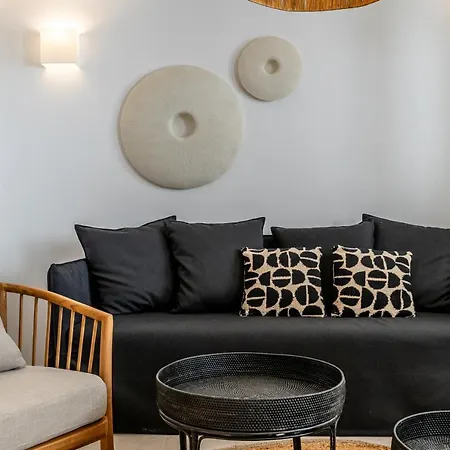 Oda ve Kahvaltı Arotron Santorini