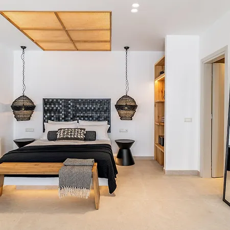 Arotron Santorini Bed & Breakfast 4*