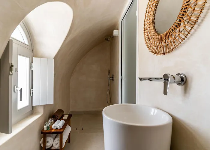 Arotron Santorini Bed and Breakfast 4*