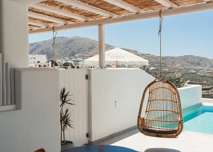 Arotron Santorini Couette-café Pýrgos