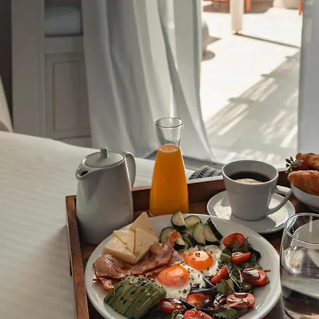 Arotron Santorini Bed & Breakfast 4*